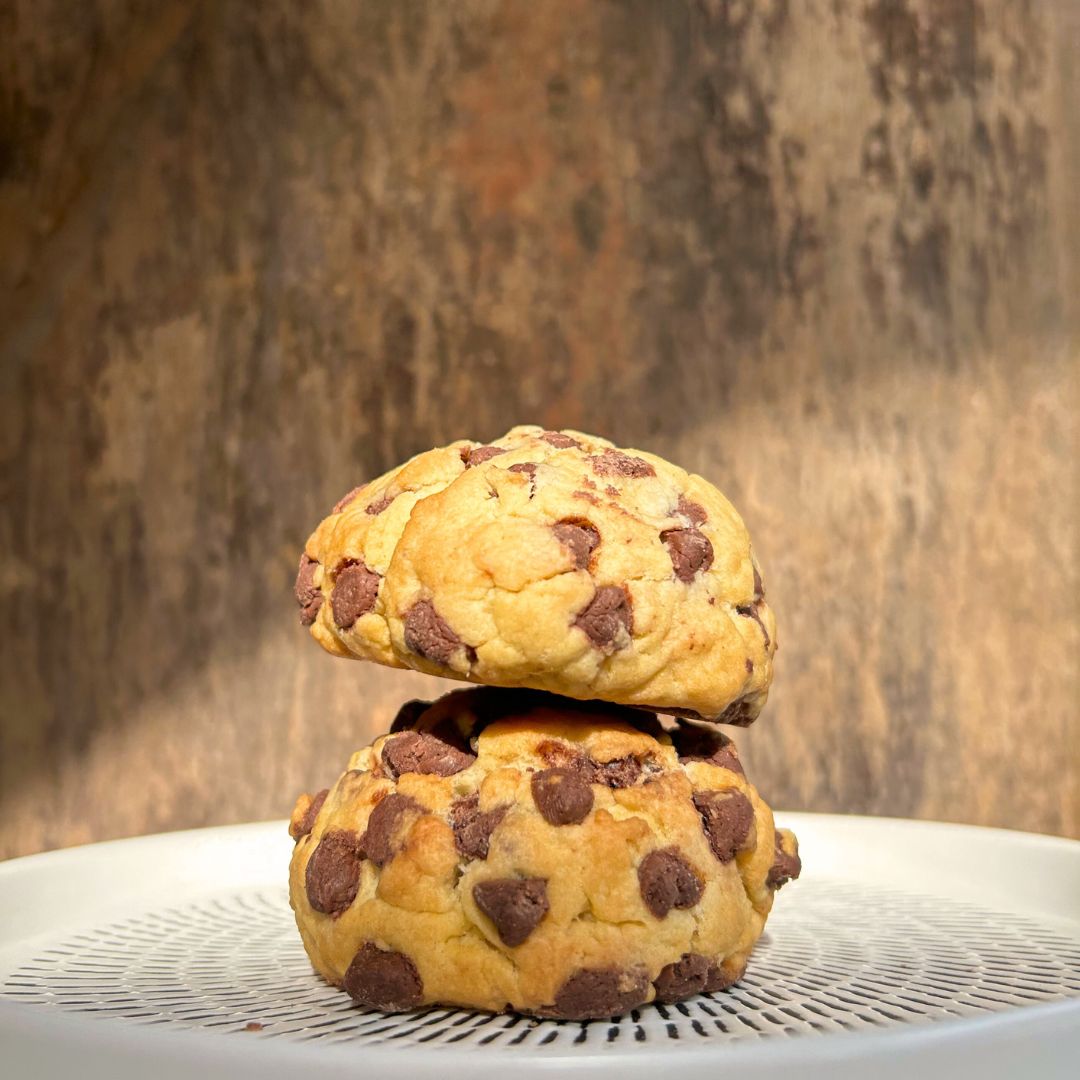 Freshly baked chocolate chip cookies in a rustic packaging by Mama Bongi, available in 250g and 500g sizes.