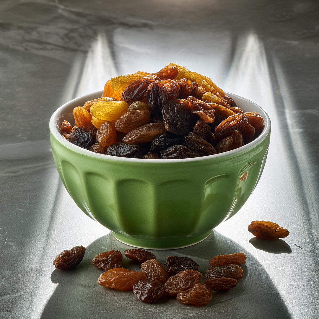 MultiSnack seedless raisins in a clear 250g bag, perfect for baking and healthy snacking.